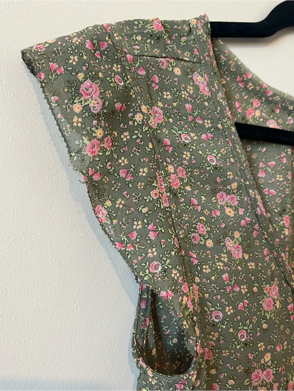 Mudd Olive Button-Front Ruffle Blouse - Pink Floral - Picture 5 of 6